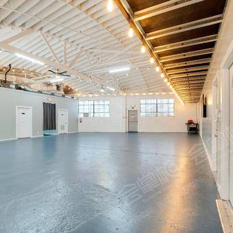 Bright Open Plan Warehouse in Central Culver City